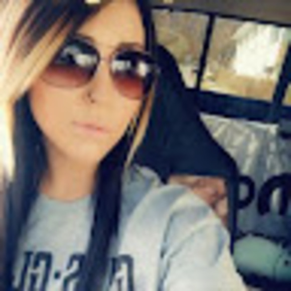 Meet your Posher, Traci - Picture 1 of 1